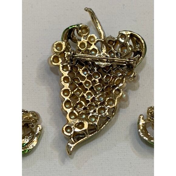 Pearl Cluster Grapes Enamel Leaves Pin Brooch & Earrings Clip MCM Vintage Set 3 - Picture 8 of 11